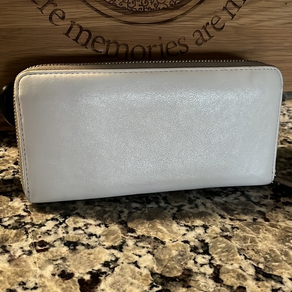 Coach - Picture 2 of 11